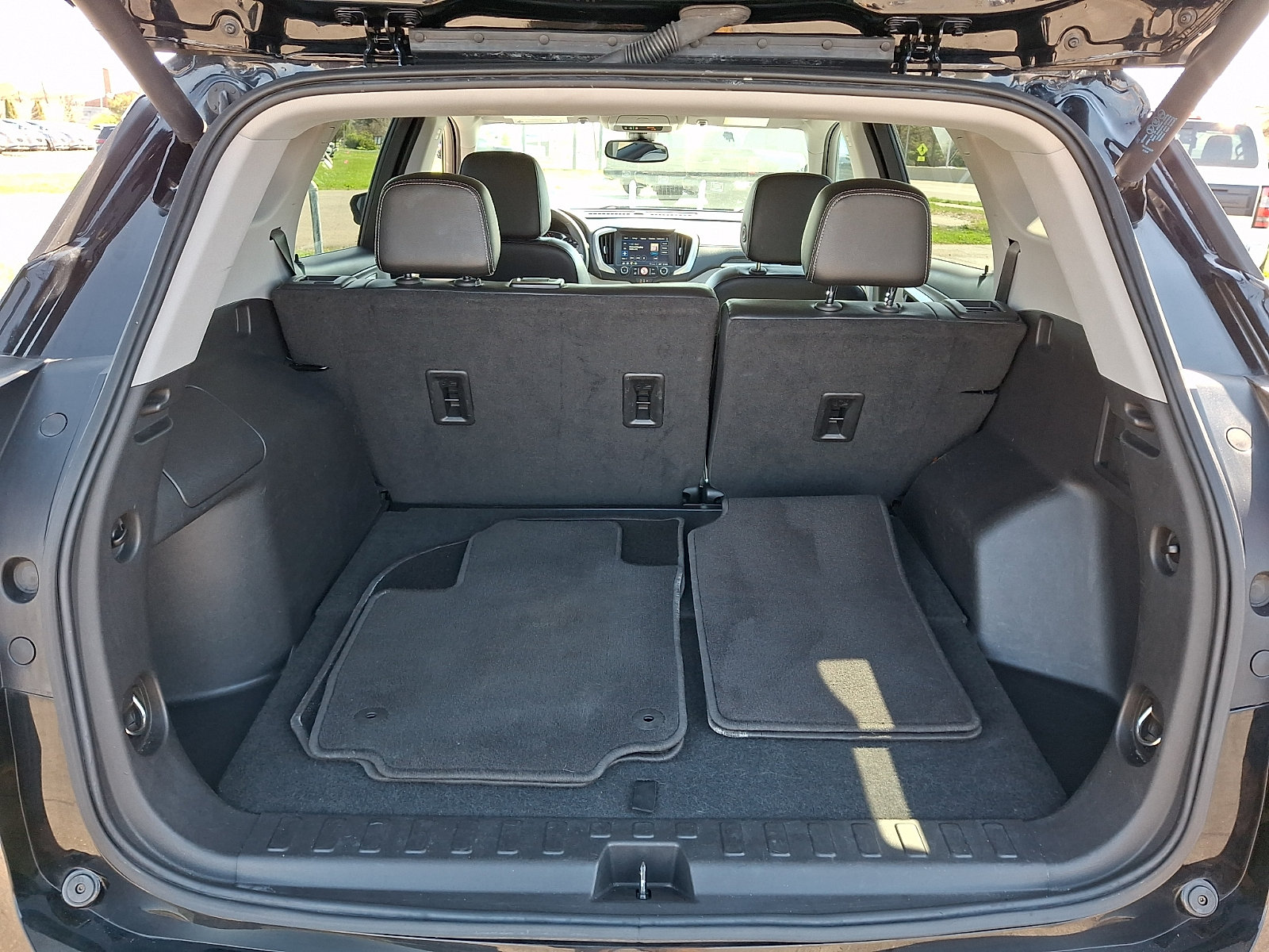 Used 2024 GMC Terrain SLT FWD image 29