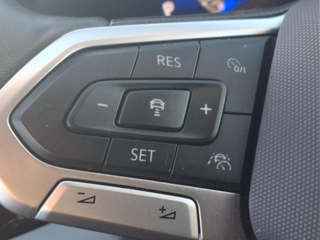 Certified 2024 Volkswagen Taos SE image 19