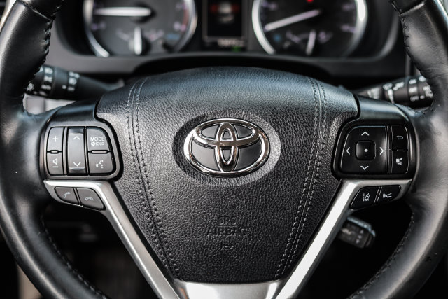 Used 2019 Toyota Highlander XLE AWD/4WD image 31
