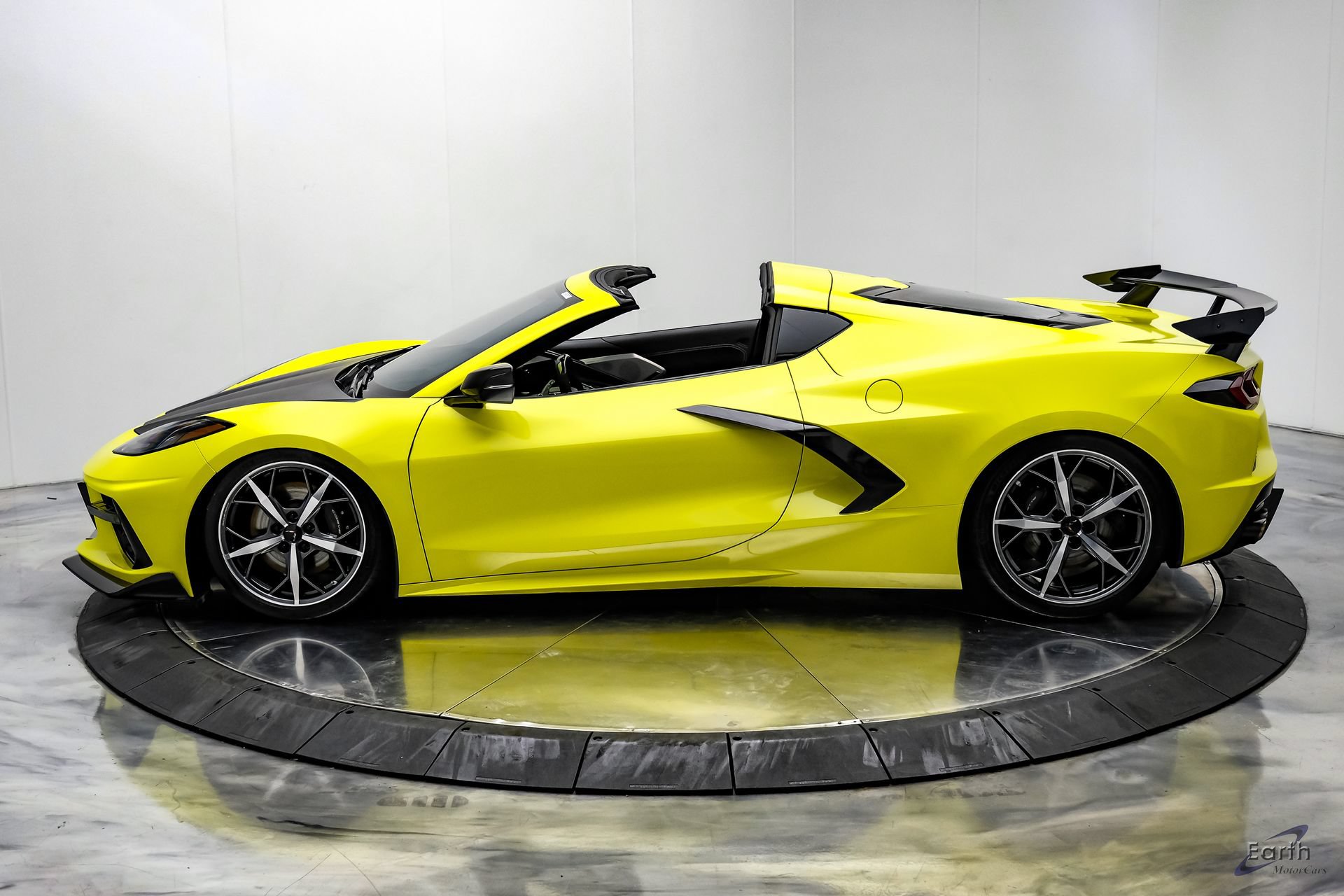 Used 2021 Chevrolet Corvette Stingray Premium Cpe w/ Z51 Performance Package RWD image 9
