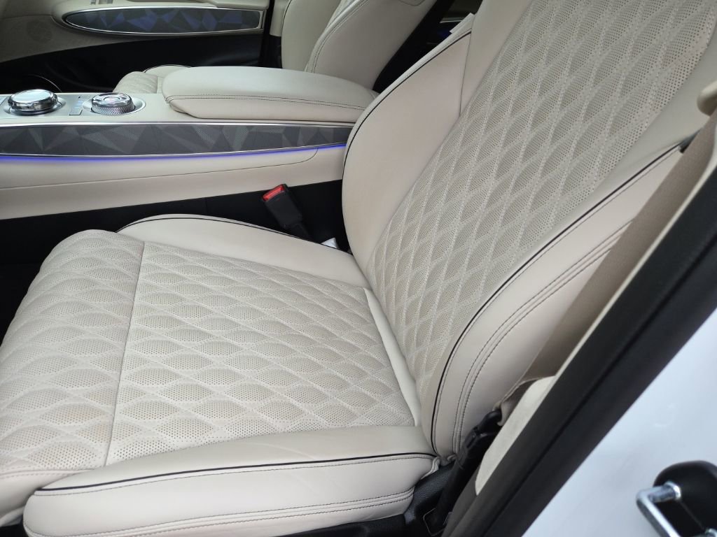 Used 2025 Genesis GV70 3.5T Sport w/ Sport Advanced Package image 19