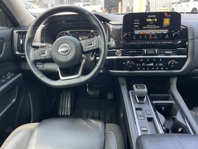 Used 2024 Nissan Pathfinder SL FWD image 16