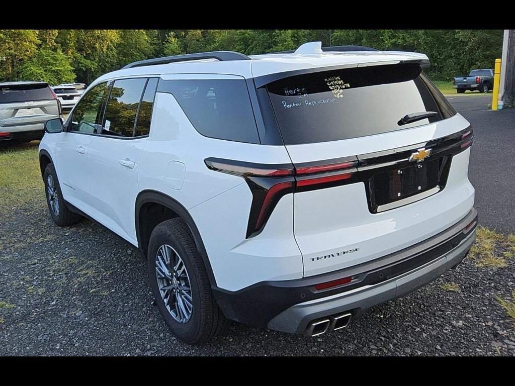 Used 2025 Chevrolet Traverse LT image 6