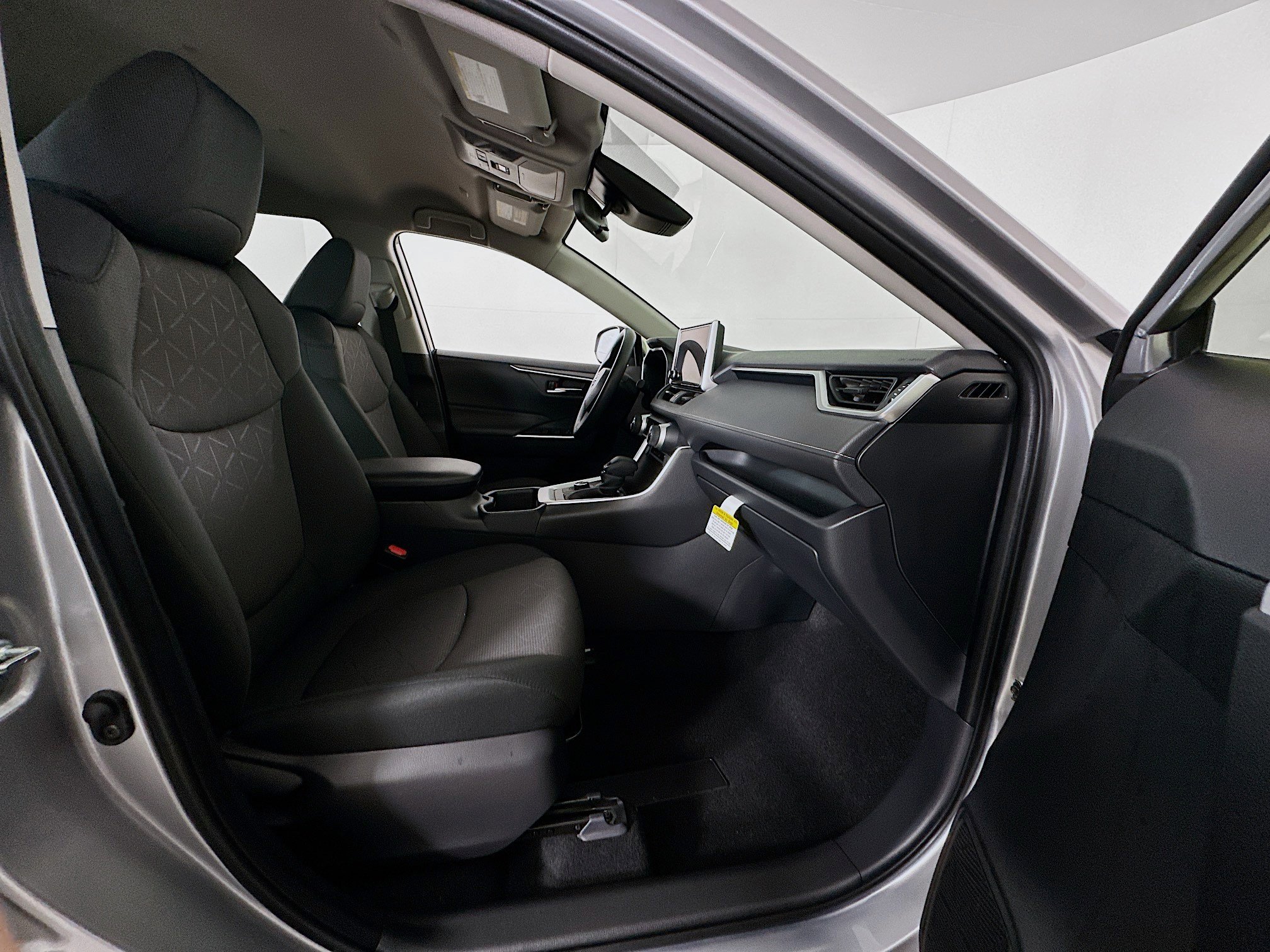 Used 2025 Toyota RAV4 XLE image 29