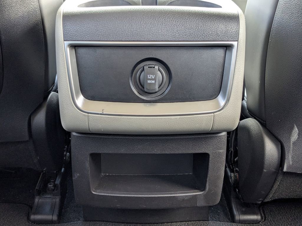 Used 2024 Kia Carnival LX image 17