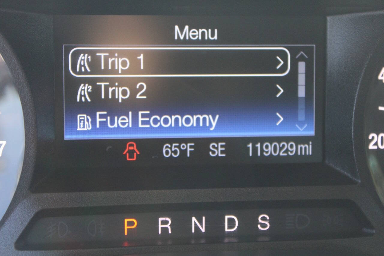 Used 2015 Ford Fusion SE w/ Equipment Group 201A FWD image 21