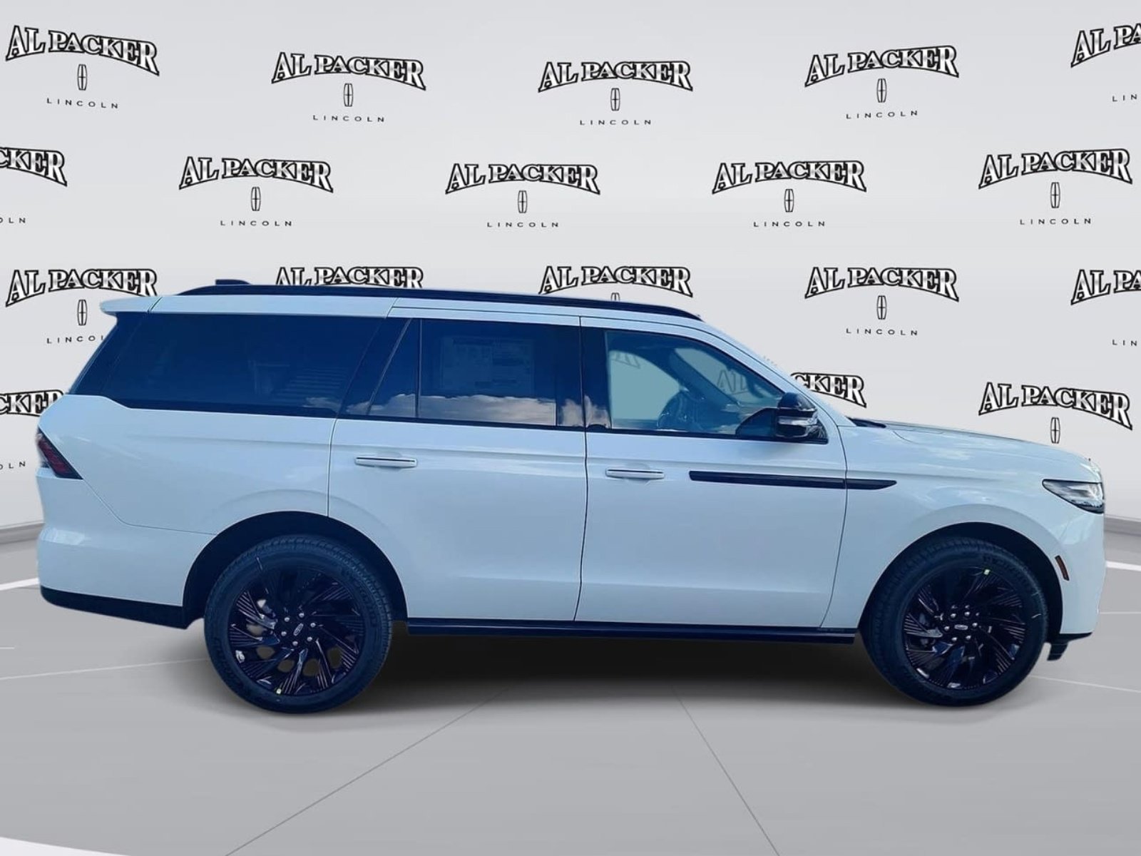 New 2027 Lincoln Navigator Reserve w/ Jet Appearance Package AWD/4WD image 6