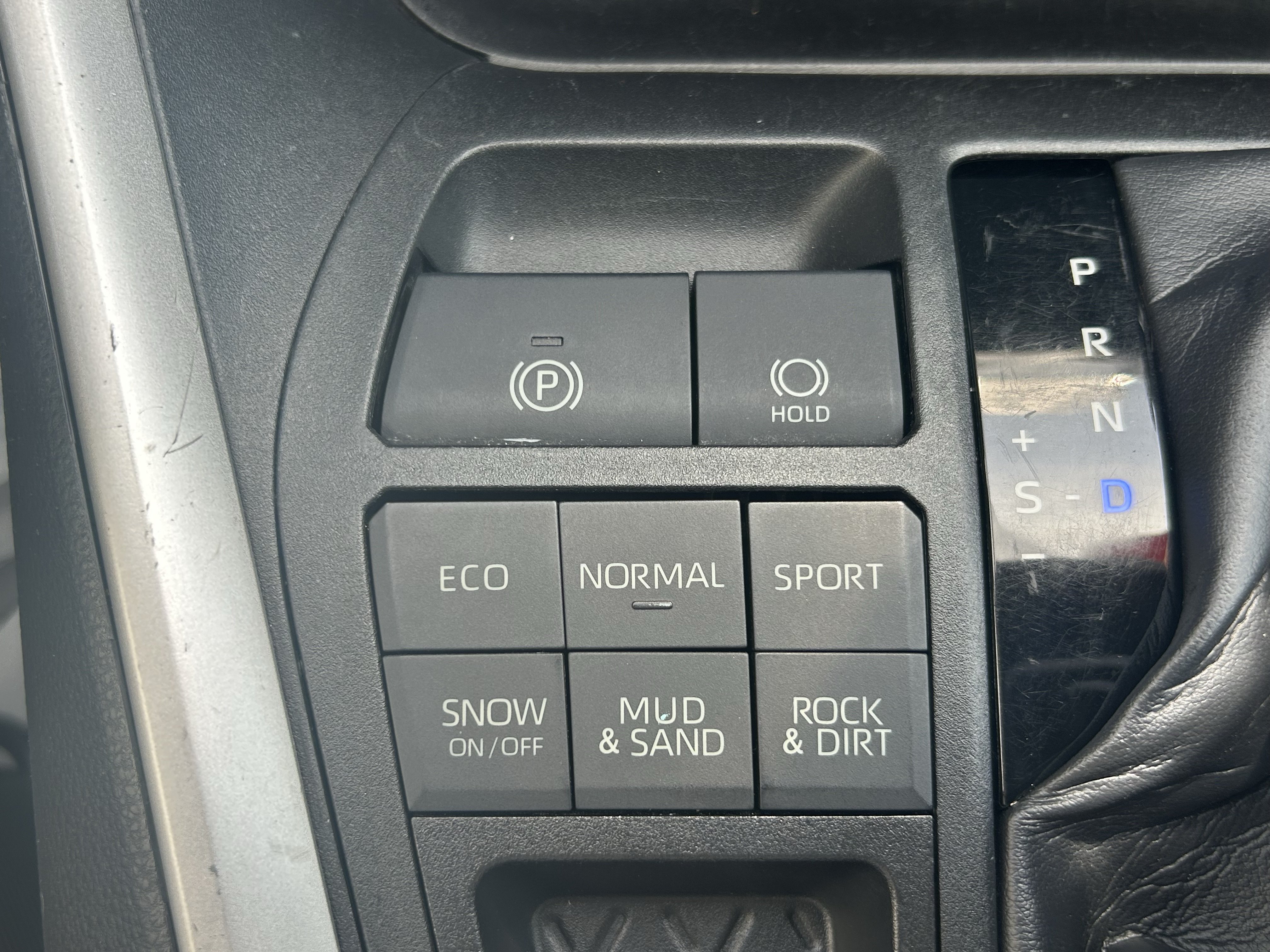 Used 2019 Toyota RAV4 LE AWD/4WD image 30
