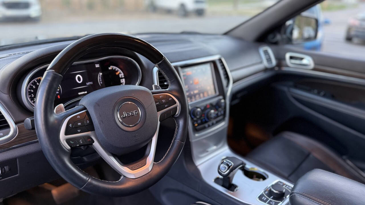 Used 2015 Jeep Grand Cherokee Overland AWD/4WD image 11
