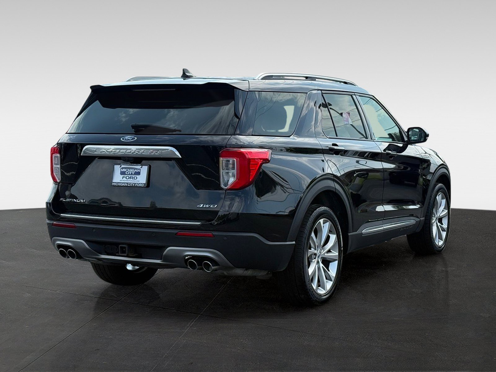 Used 2022 Ford Explorer Platinum w/ Equipment Group 601A AWD/4WD image 5