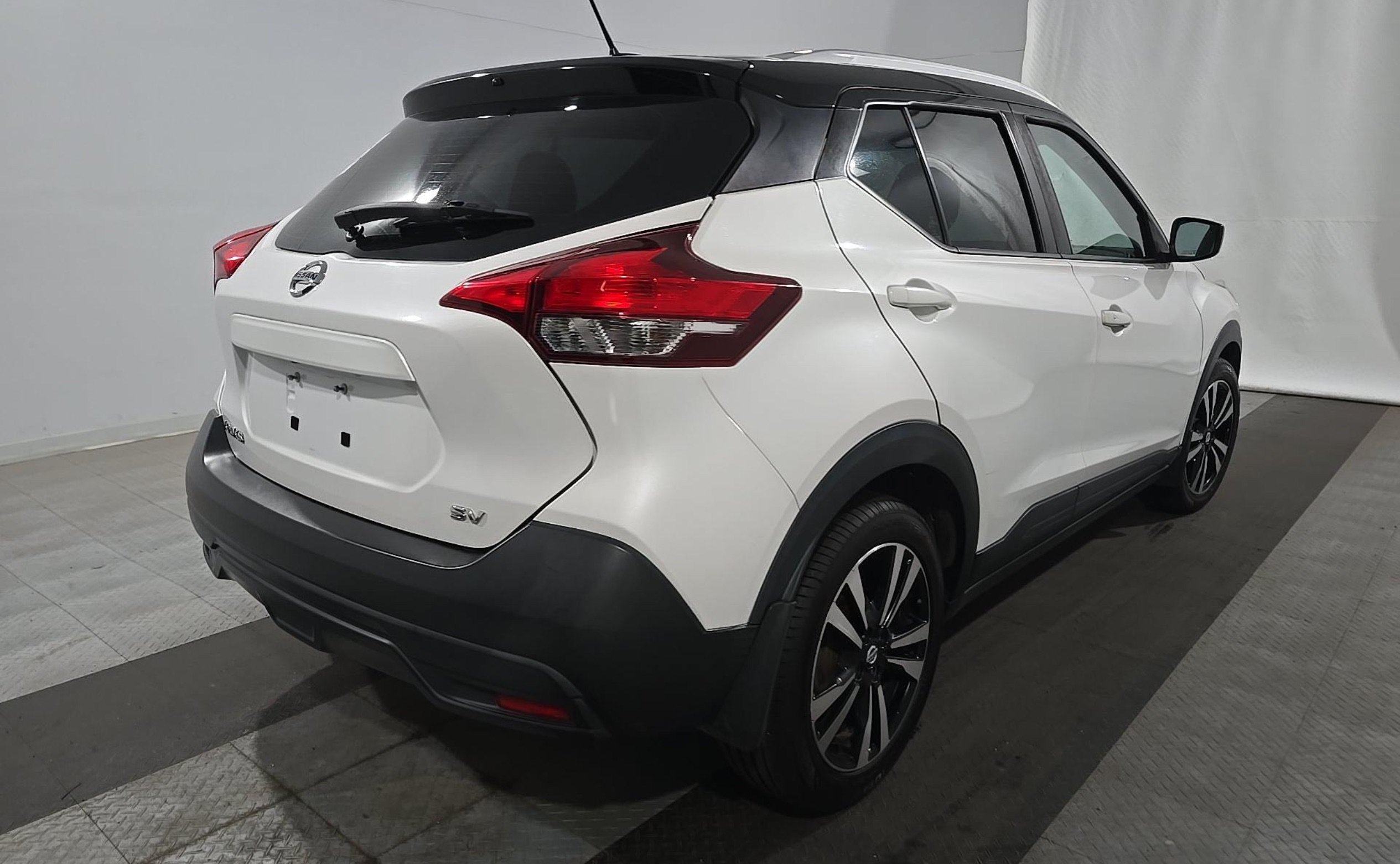 Used 2019 Nissan Kicks SV FWD image 4