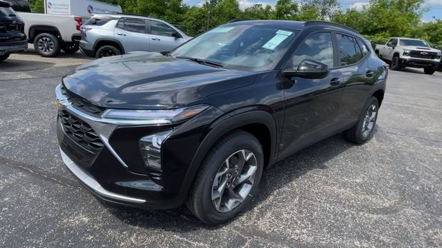 New 2026 Chevrolet Trax LT w/ Driver Confidence Package FWD image 6