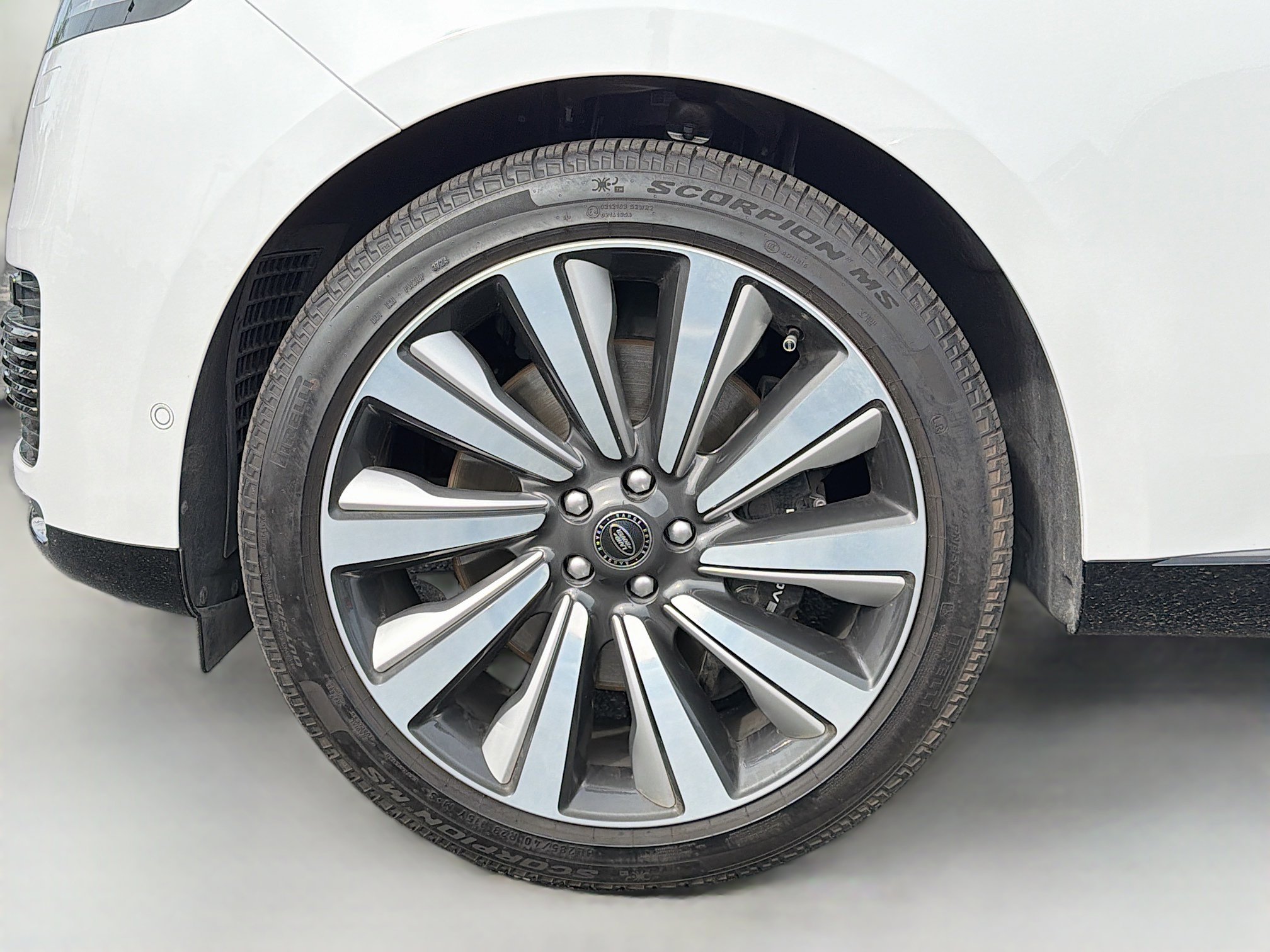 Used 2025 Land Rover Range Rover SV image 43