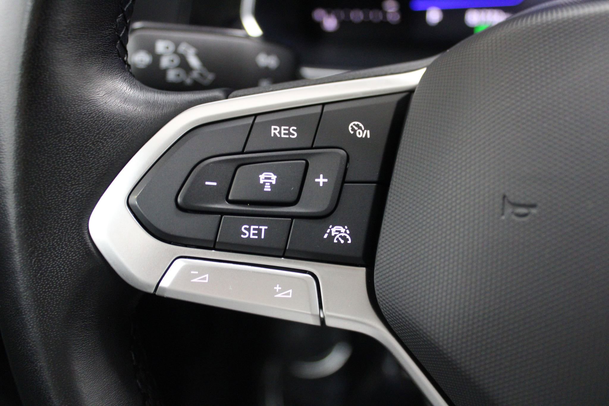 Used 2023 Volkswagen Jetta SE image 36