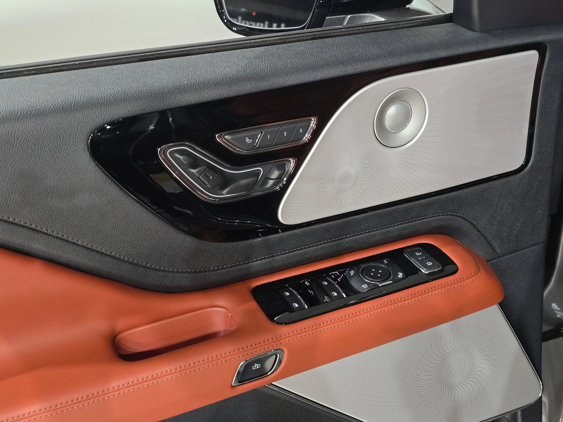 New 2025 Lincoln Aviator Reserve w/ Equipment Group 201A image 16