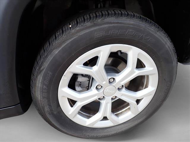 Used 2024 Jeep Compass Latitude AWD/4WD image 7