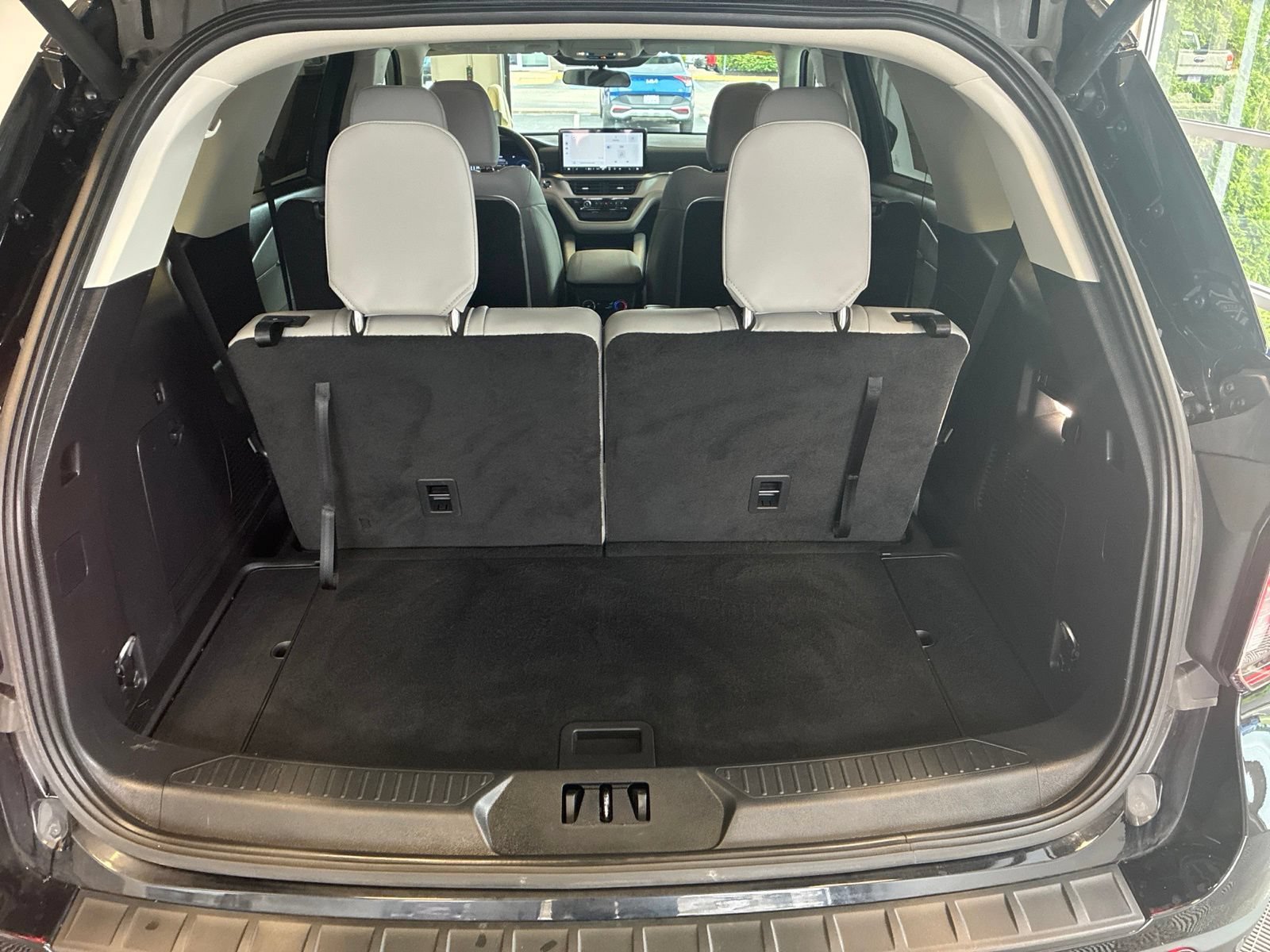 Used 2025 Ford Explorer Active w/ Active Comfort Package AWD/4WD image 11