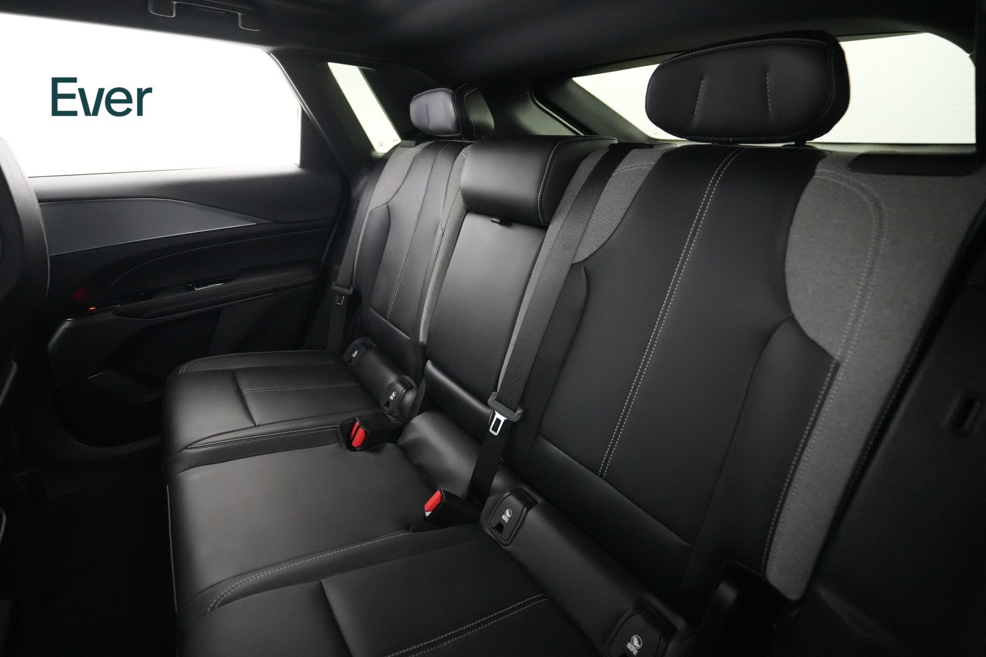 Used 2024 Cadillac Lyriq Tech RWD image 23