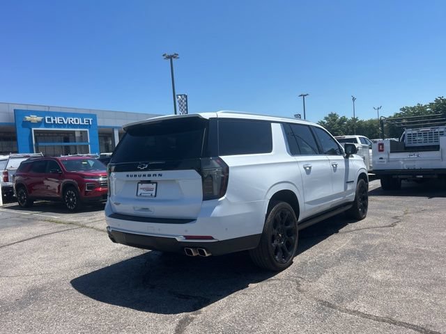 Used 2026 Chevrolet Suburban High Country AWD/4WD image 3