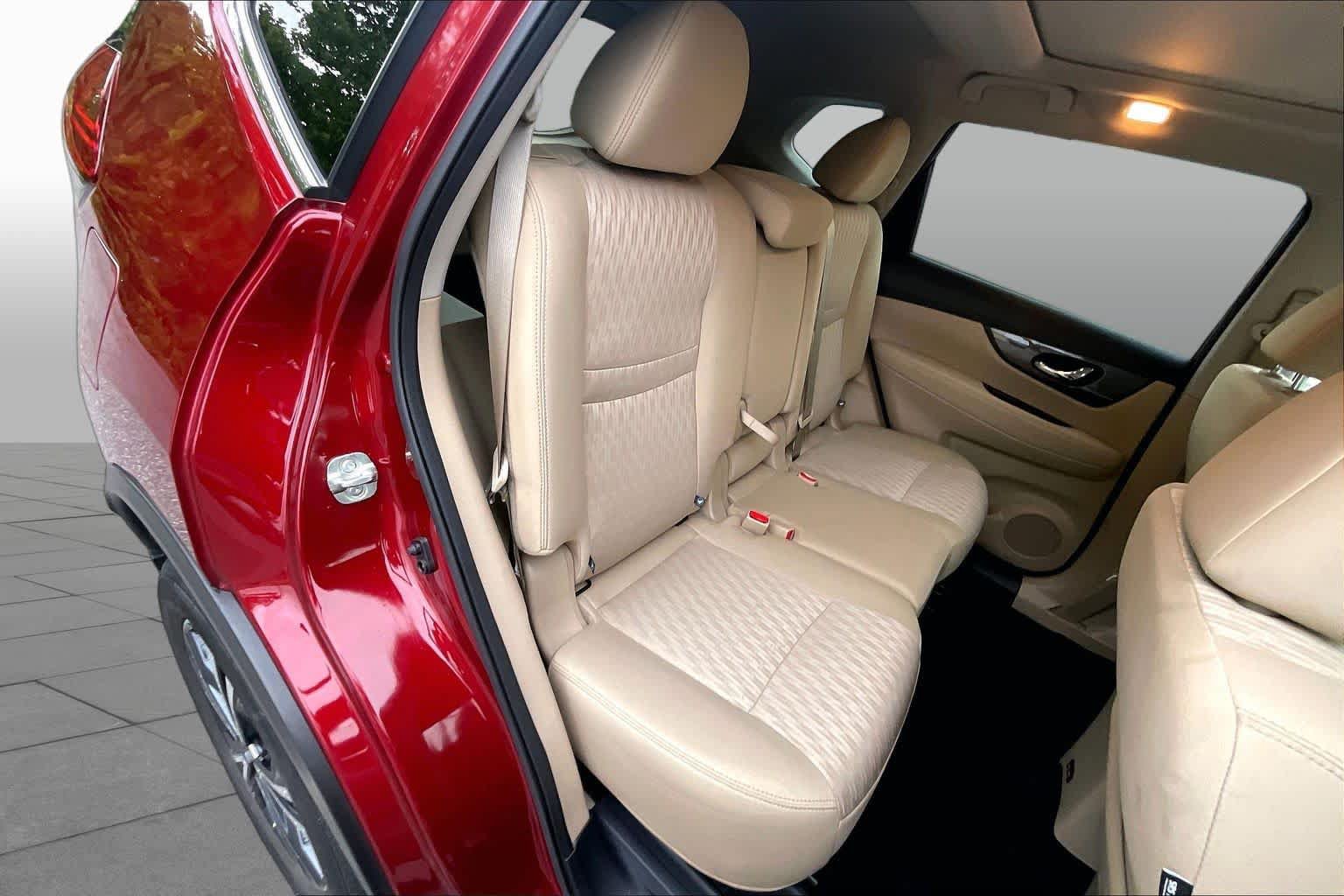 Used 2020 Nissan Rogue SV w/ Sun & Sound Touring Package AWD/4WD image 19
