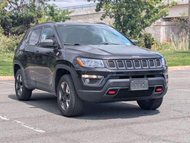 Used 2017 Jeep Compass Trailhawk w/ Leather Interior Group AWD/4WD image 3