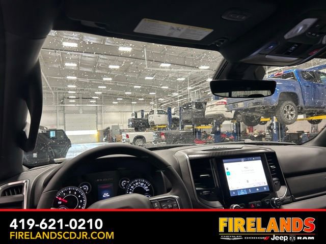 New 2026 RAM 1500 4x4 Crew Cab image 13