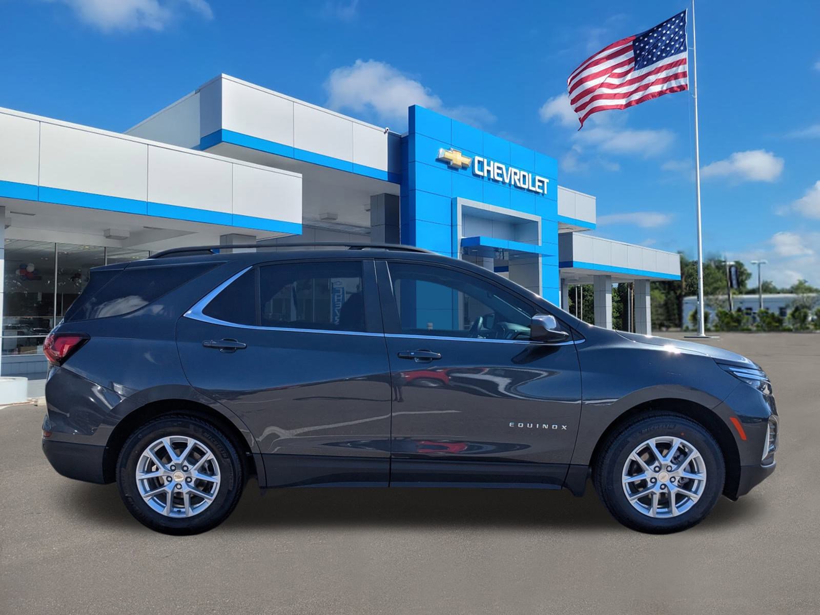 Used 2023 Chevrolet Equinox LT image 3