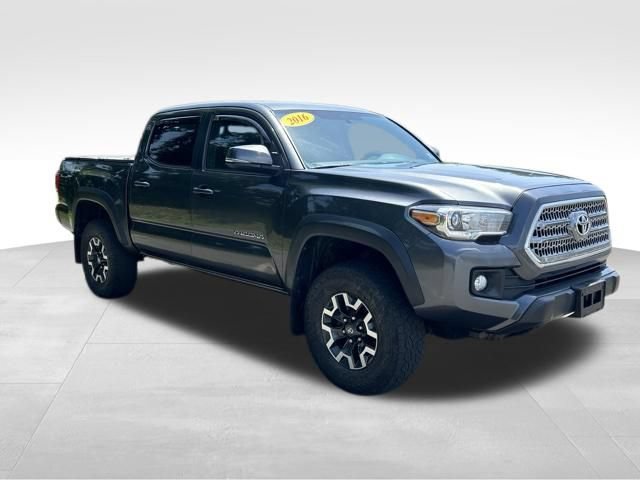 Used 2016 Toyota Tacoma TRD Off-Road w/ Premium & Technology Package AWD/4WD image 7