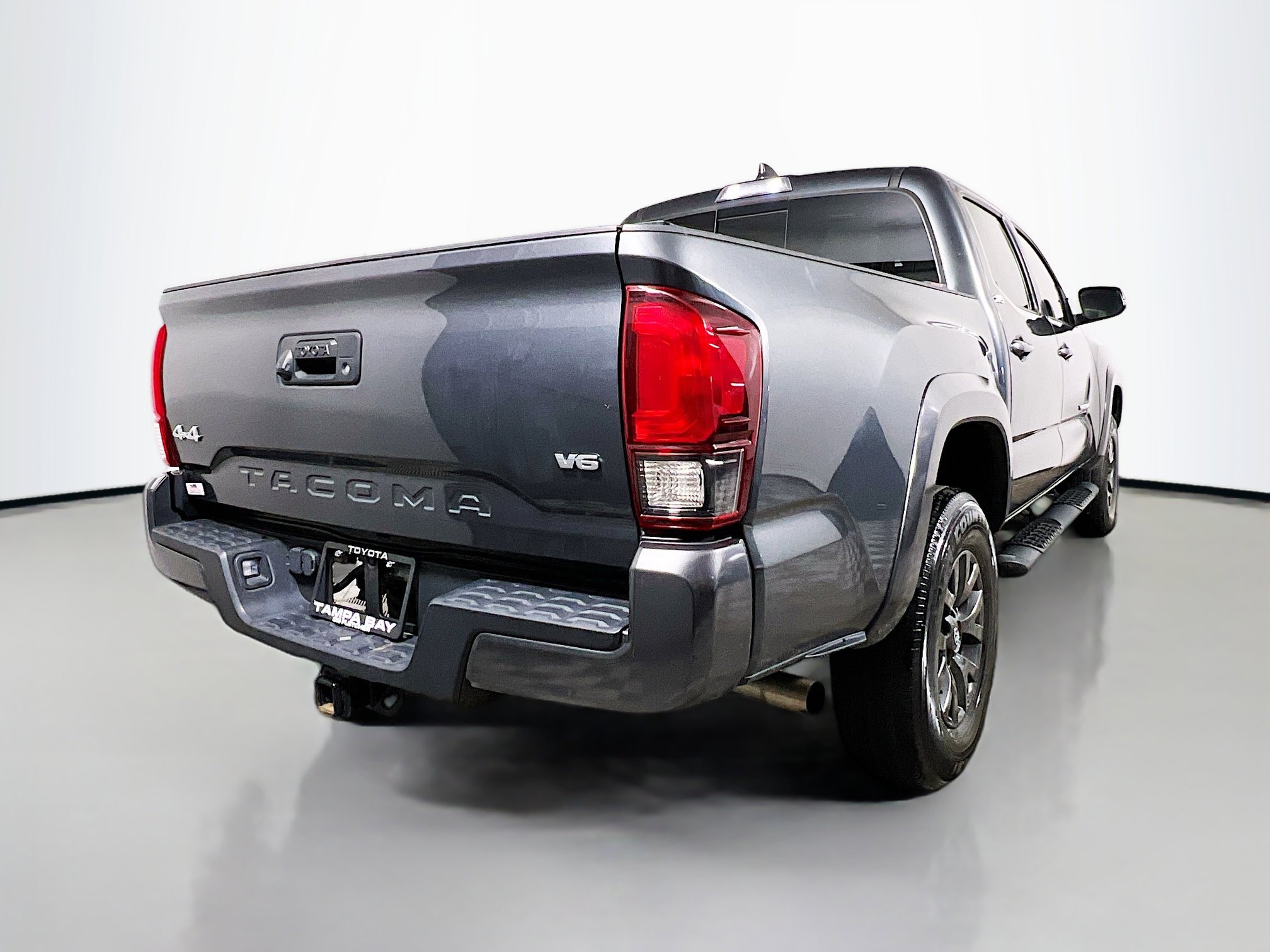 Used 2023 Toyota Tacoma SR5 w/ Technology Package image 4