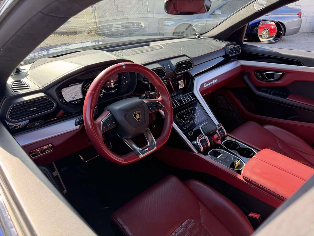 Used 2022 Lamborghini Urus AWD/4WD image 22