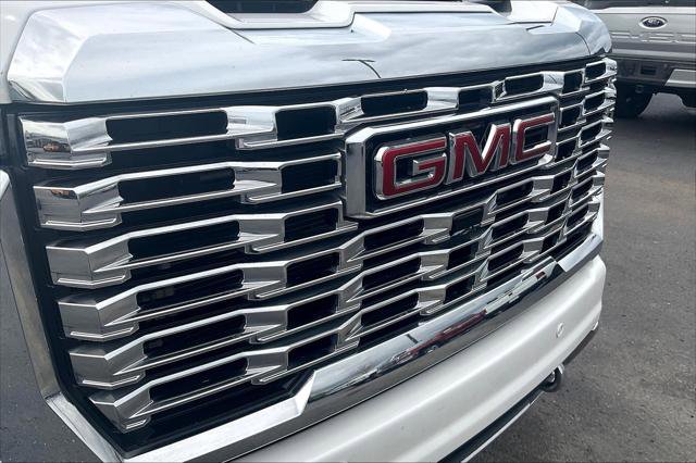 Used 2024 GMC Sierra 3500 Denali w/ Technology Package image 29