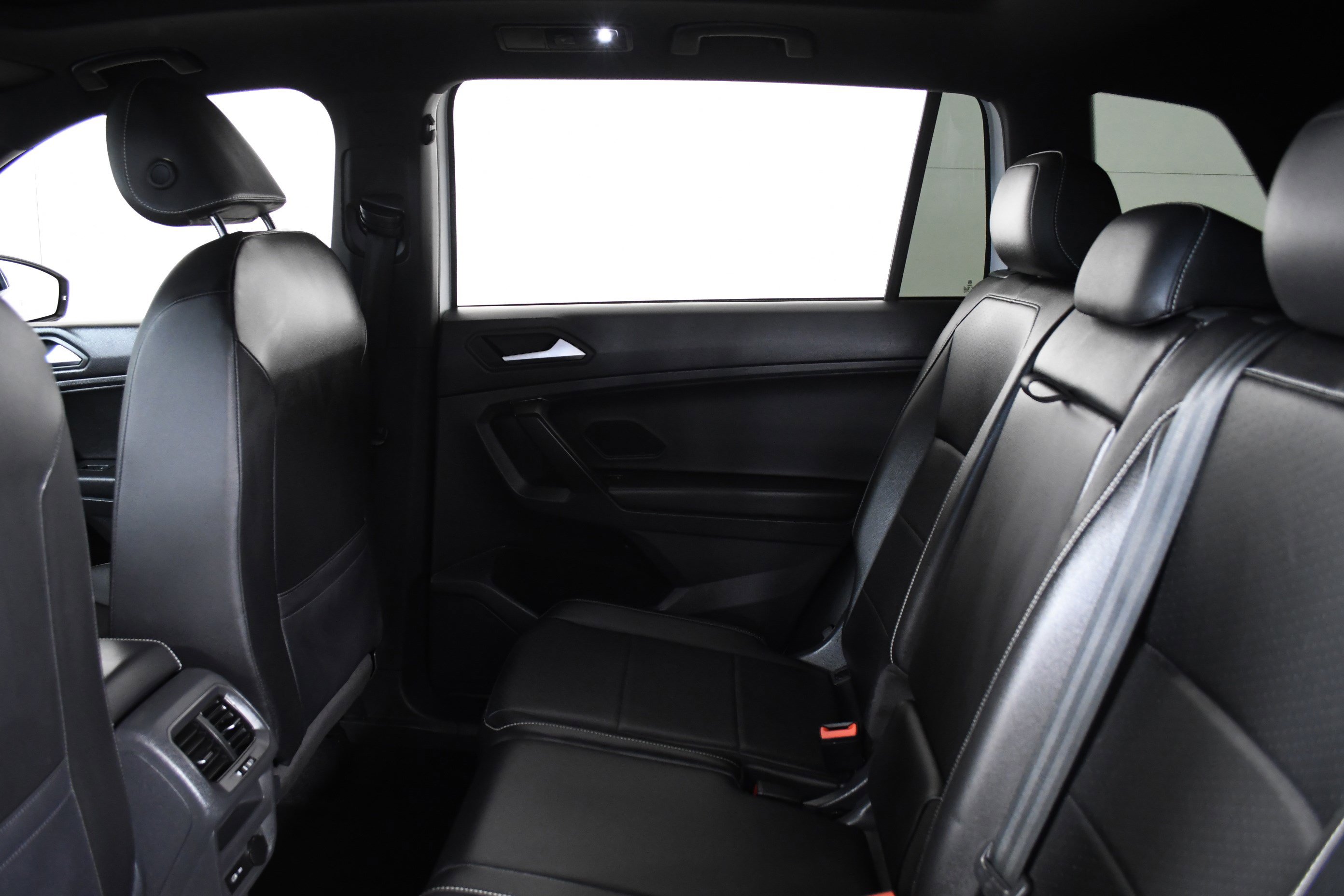 Used 2021 Volkswagen Tiguan SE R-Line image 22