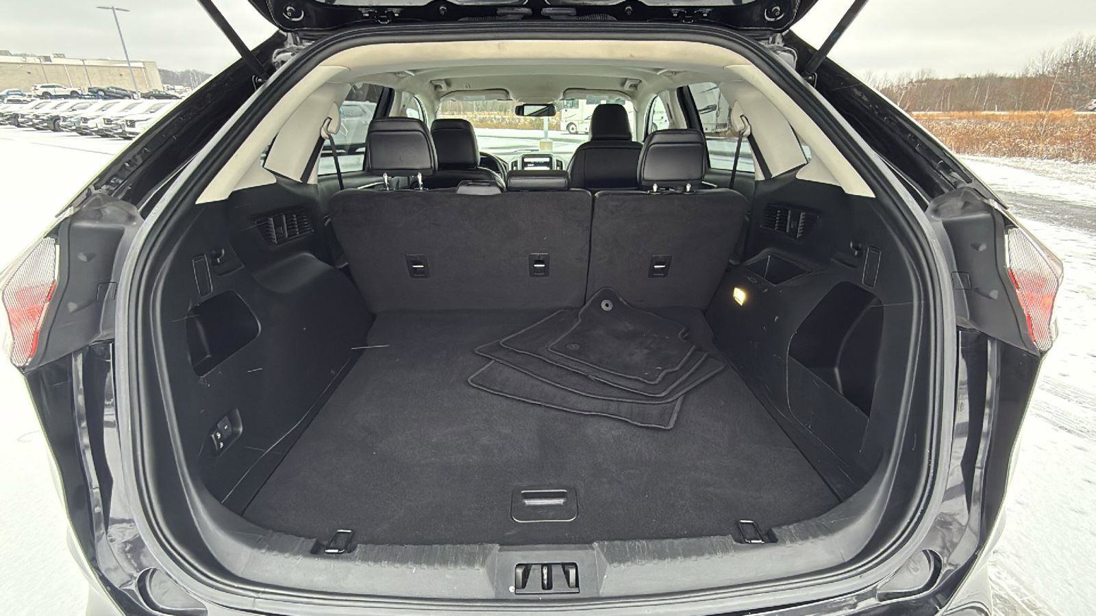 Used 2023 Ford Edge SEL image 21