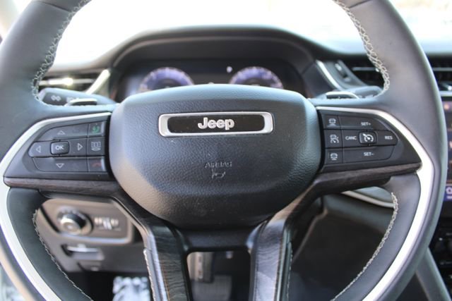Used 2023 Jeep Grand Cherokee L Limited AWD/4WD image 18