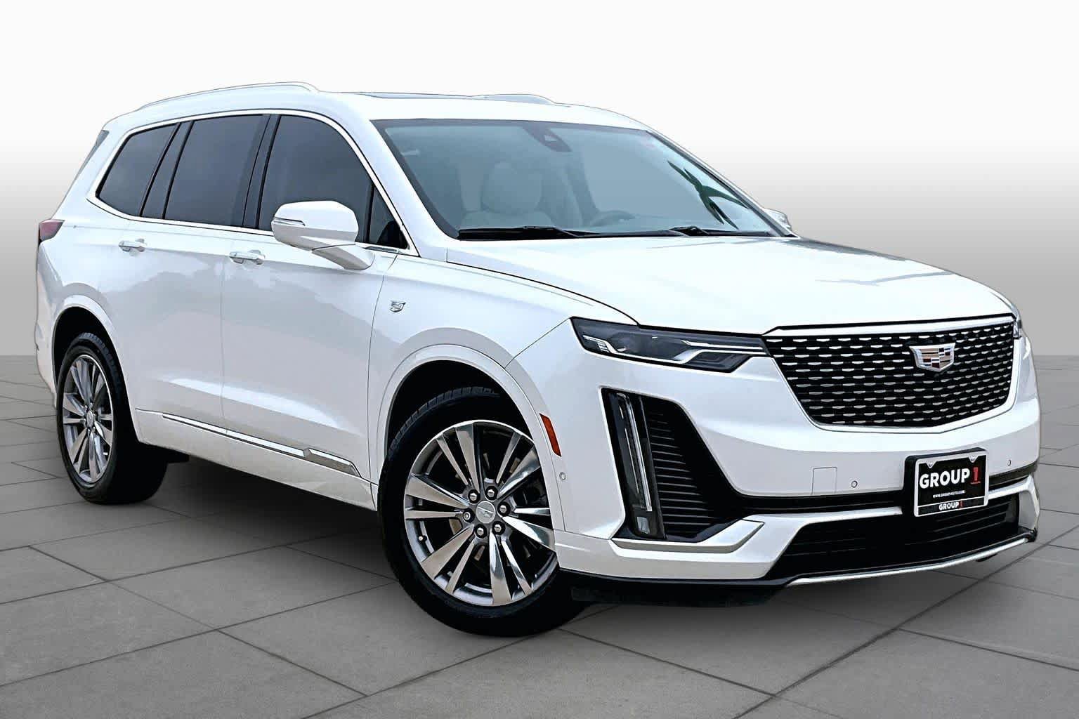 Used 2022 Cadillac XT6 Premium Luxury w/ Technology Package FWD image 3