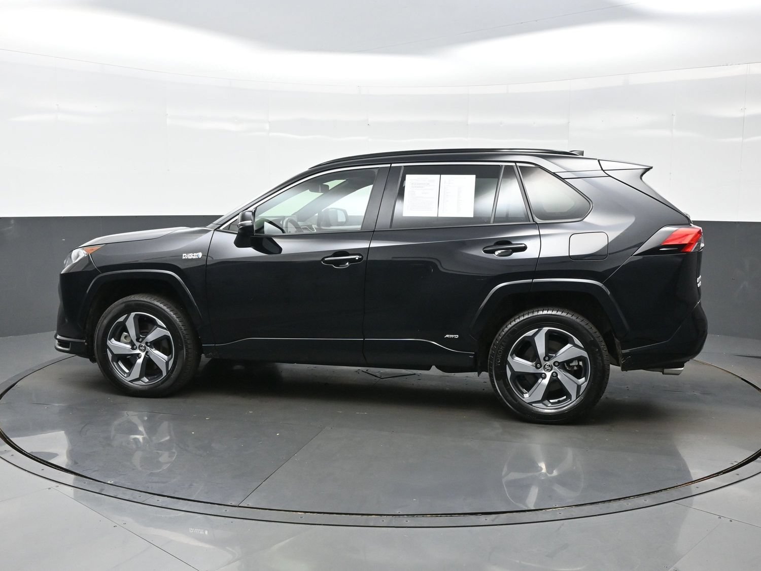Used 2021 Toyota RAV4 SE w/ Weather & Moonroof Package AWD/4WD image 3