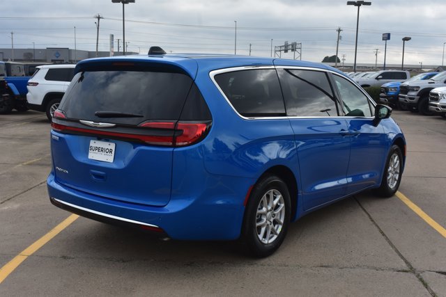 New 2026 Chrysler Pacifica Select image 5