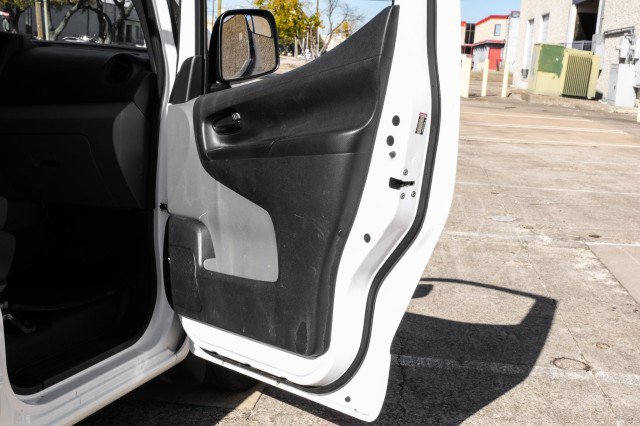 Used 2021 Nissan NV200 S image 37