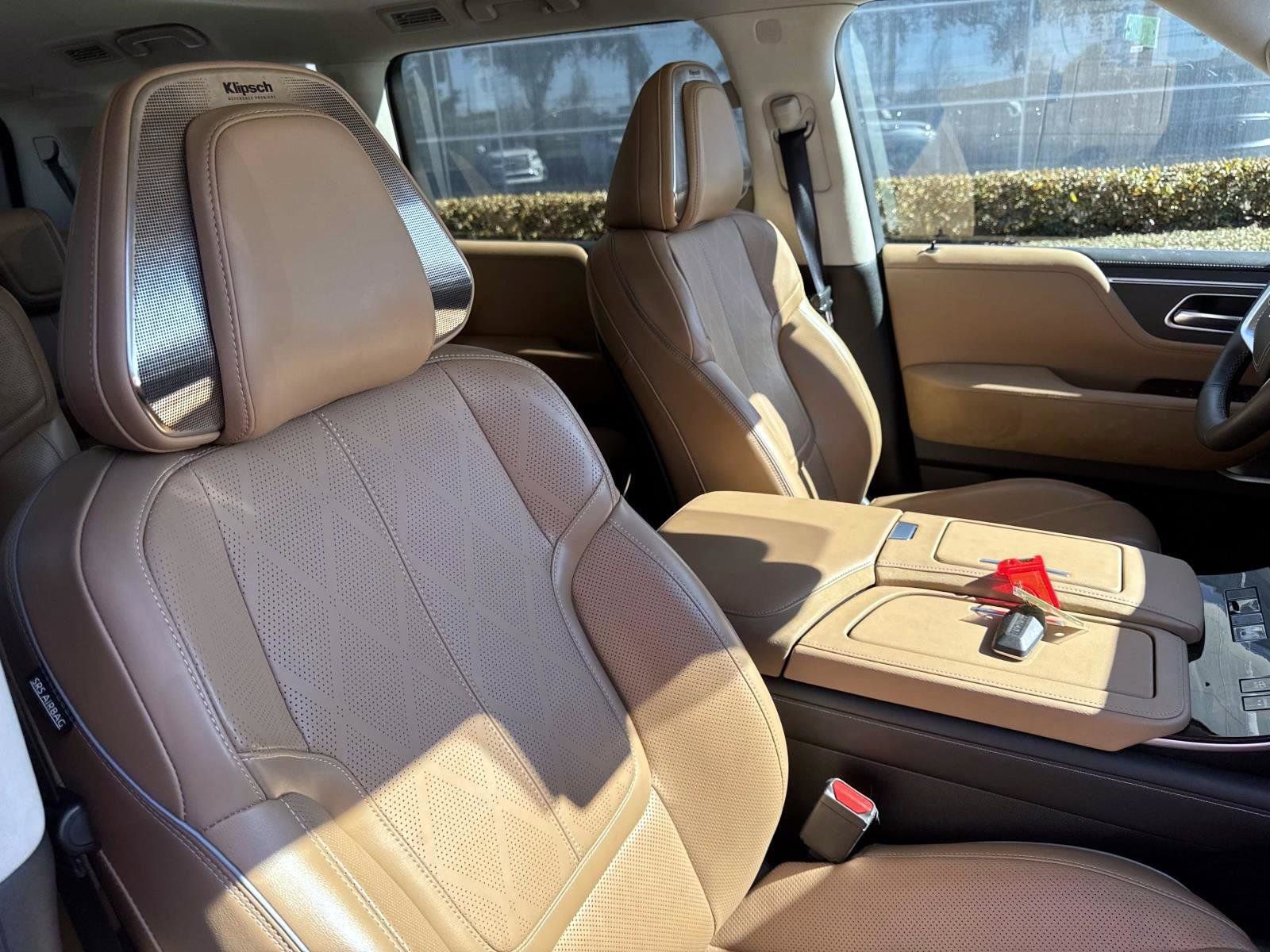 Used 2025 INFINITI QX80 Sensory image 14