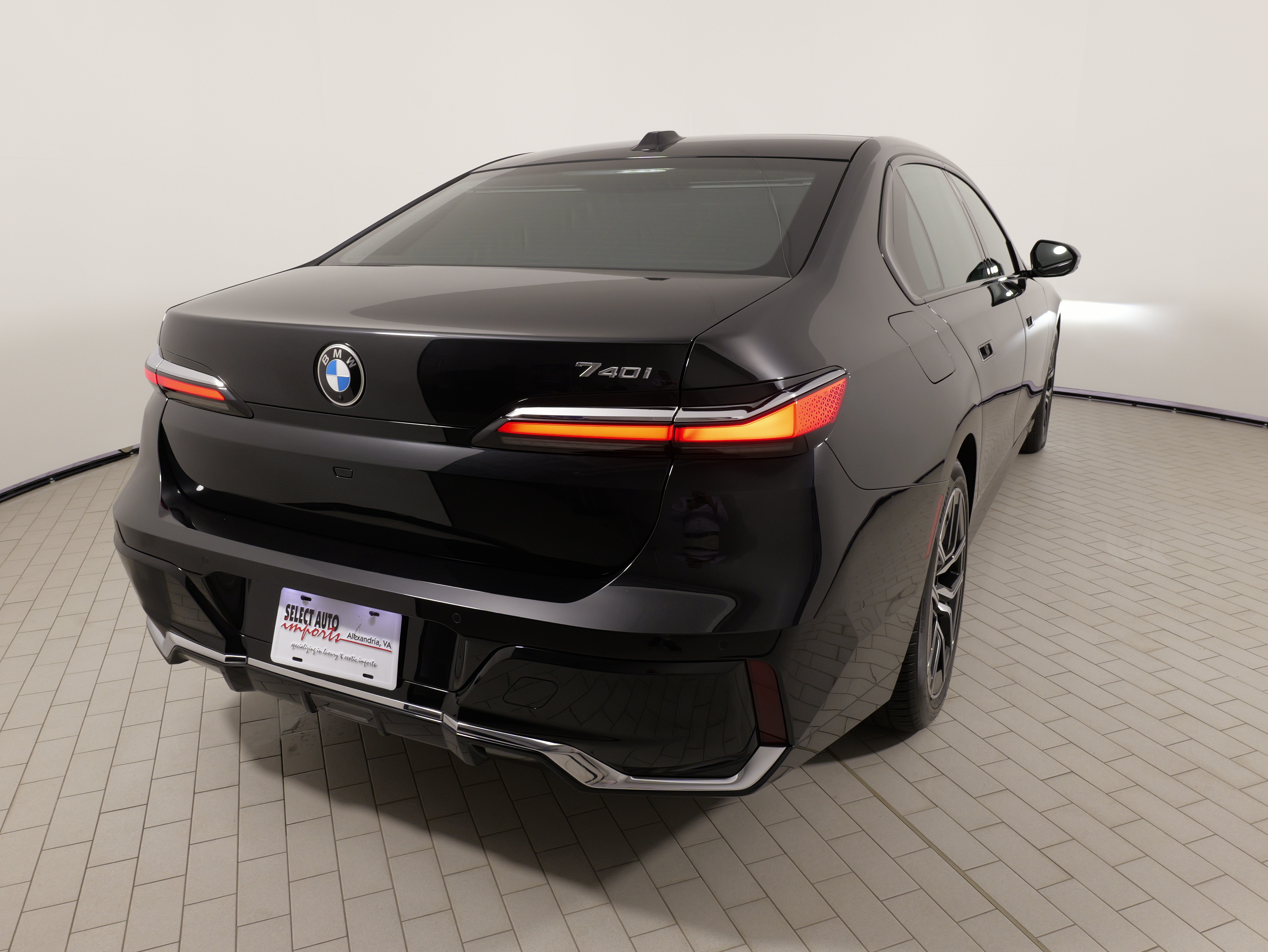 Used 2023 BMW 740i w/ Executive Package RWD image 13