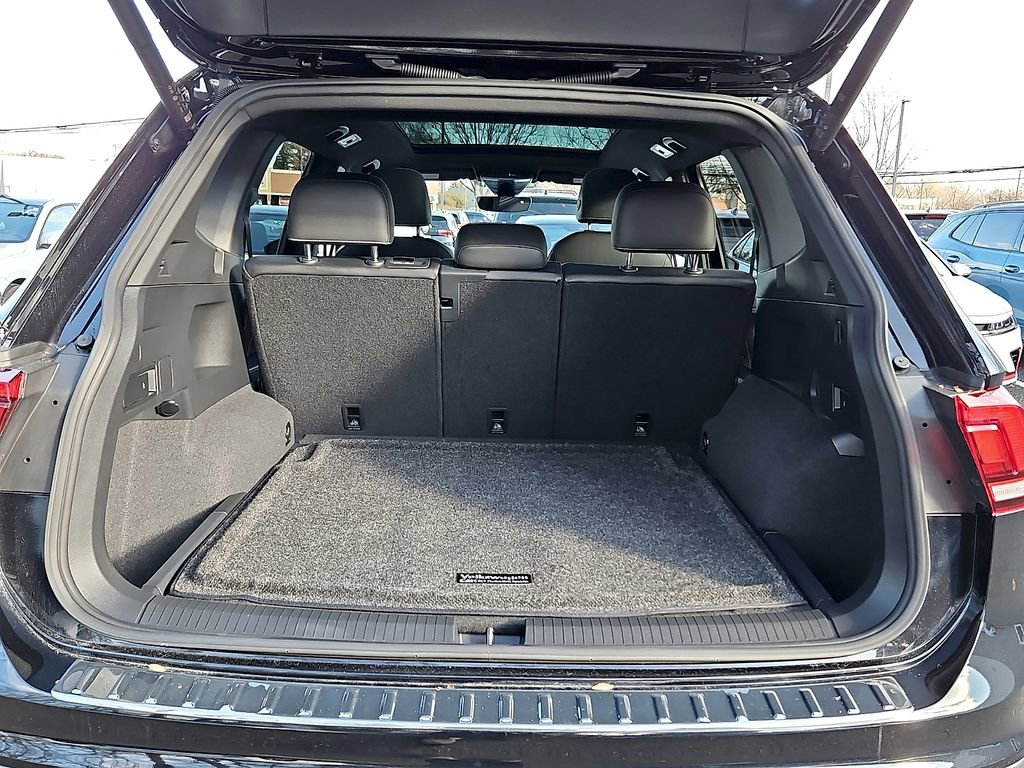 Used 2022 Volkswagen Tiguan SEL R-Line image 31