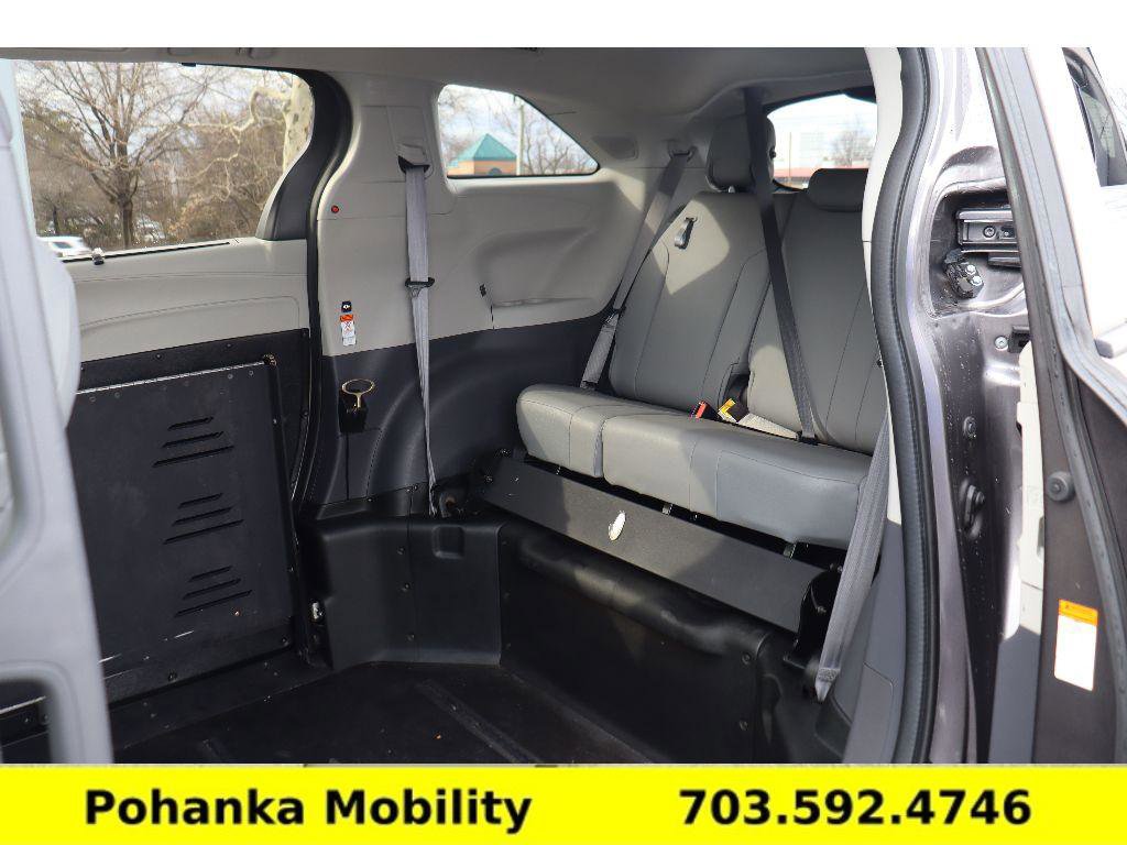Used 2021 Toyota Sienna XLE w/ XLE Plus Package image 24