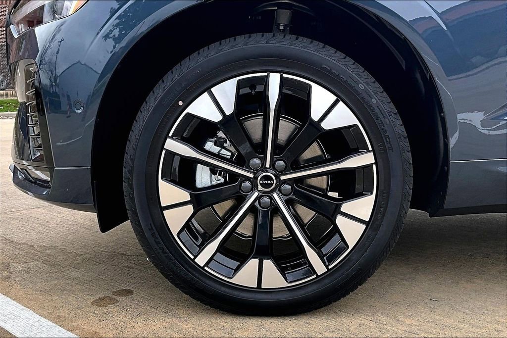 New 2026 Volvo XC60 B5 Plus w/ Protection Package Premier AWD/4WD image 42
