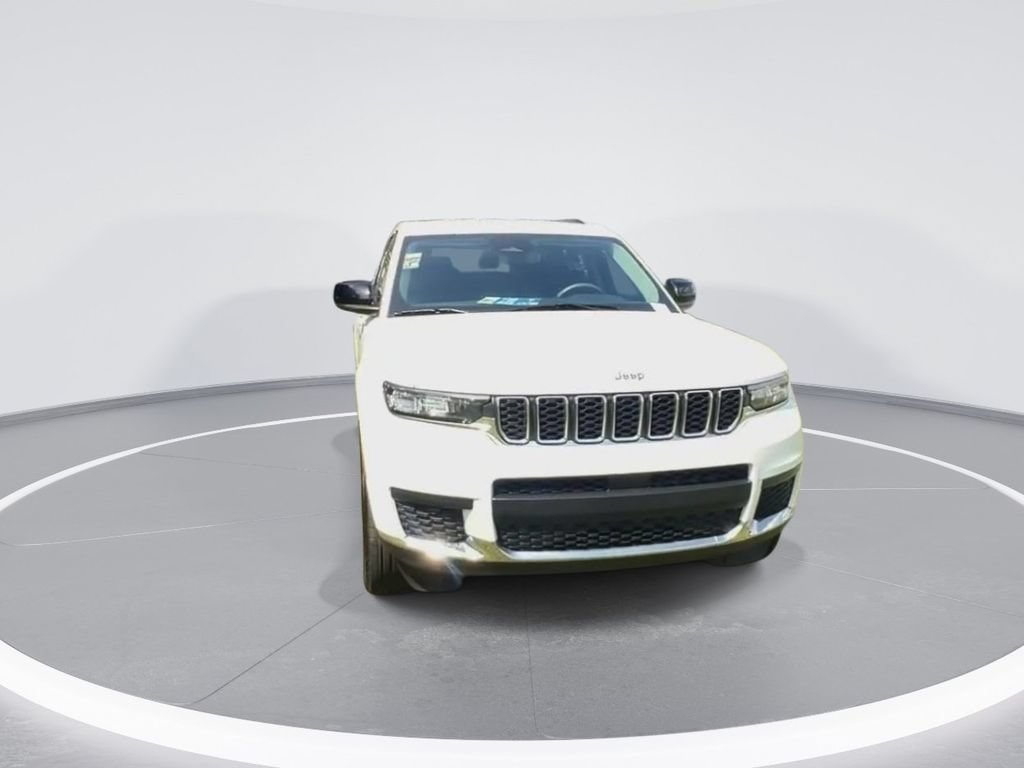 Used 2023 Jeep Grand Cherokee L Laredo RWD image 3