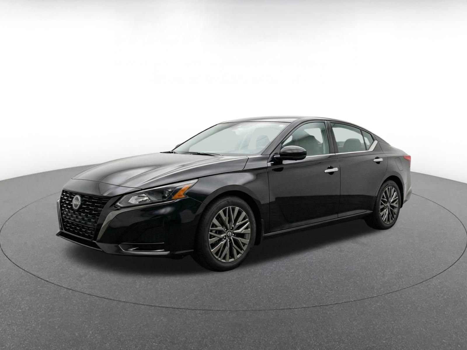 Used 2025 Nissan Altima 2.5 SV FWD image 3