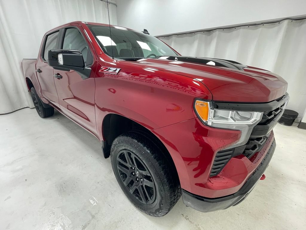 Used 2025 Chevrolet Silverado 1500 LT Trail Boss w/ LT Trail Boss Premium Package AWD/4WD image 3