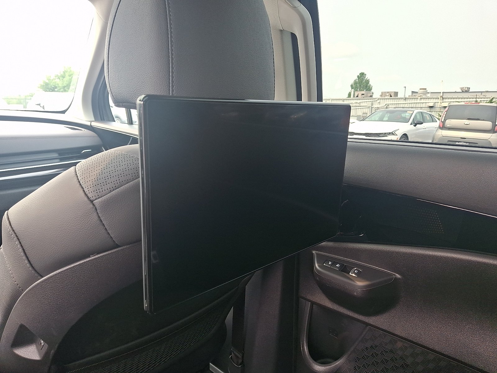 Used 2025 Kia Carnival SX Prestige FWD image 12