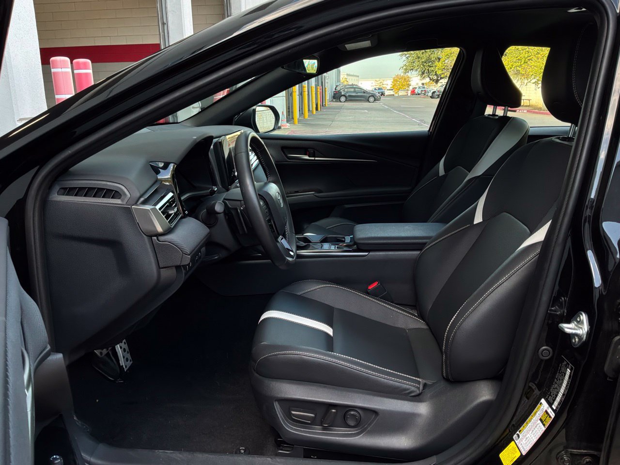 Used 2026 Toyota Camry SE FWD image 10