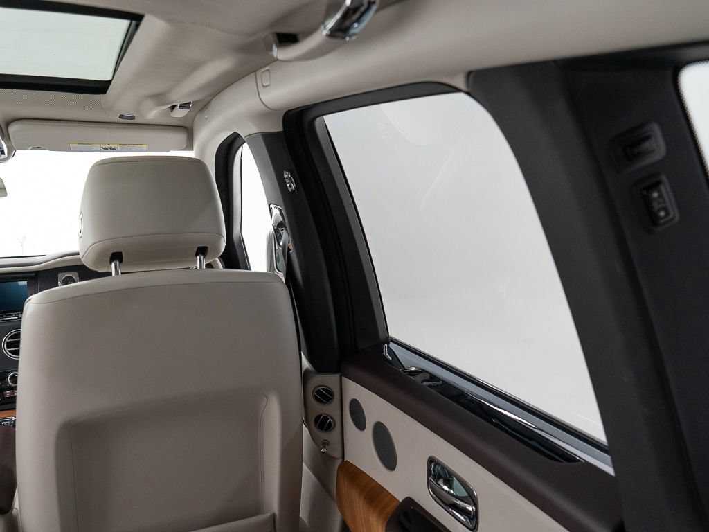 Certified 2019 Rolls-Royce Cullinan AWD/4WD image 30