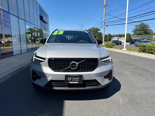 Certified 2025 Volvo XC40 B5 Plus AWD/4WD image 7